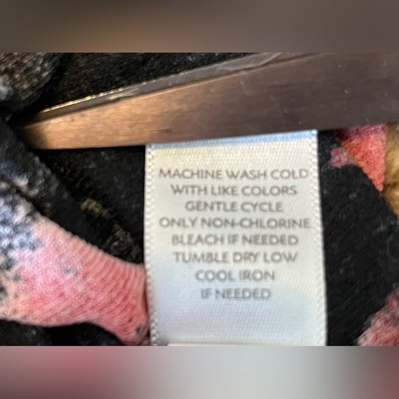 J. Jill Sheer Black and Red Floral Blouse - Picture 9 of 10